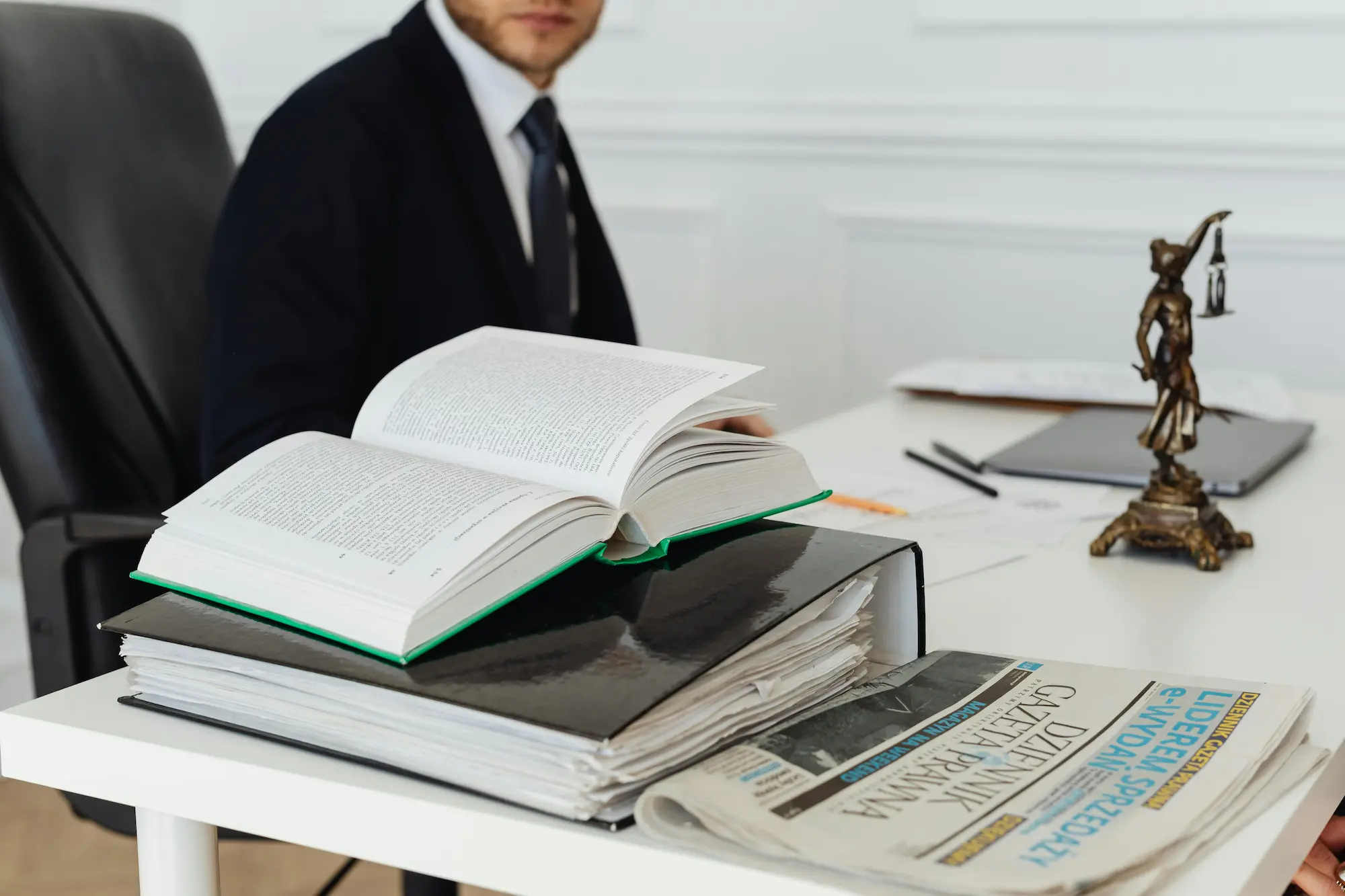 Besprechung zu Gesellschaftsrecht und Unternehmensstruktur
